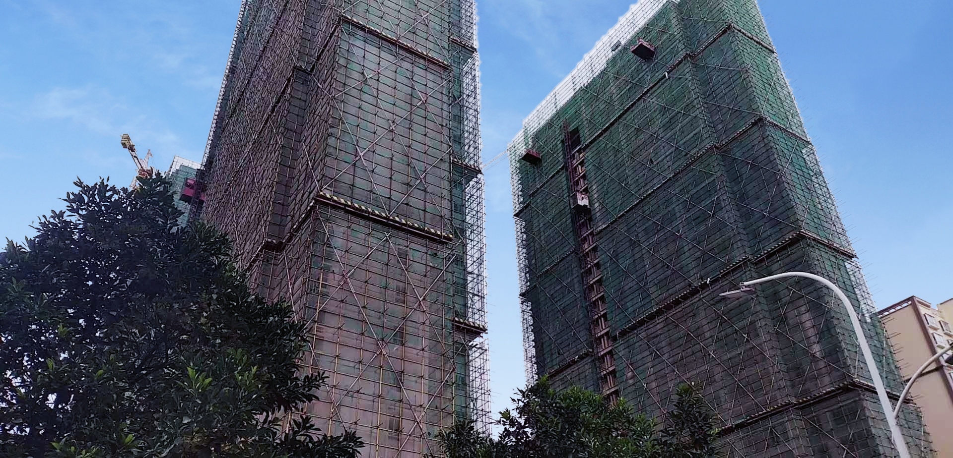 發(fā)霉舊外墻能用仿石漆翻新嗎？華喆給你答案！