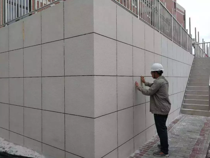 華喆仿石漆告訴你：真石漆施工選擇透明底漆還是有色底漆呢？