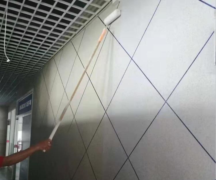 真石漆施工中的罩面漆究竟有什么神奇功效？華喆給你一一揭秘！