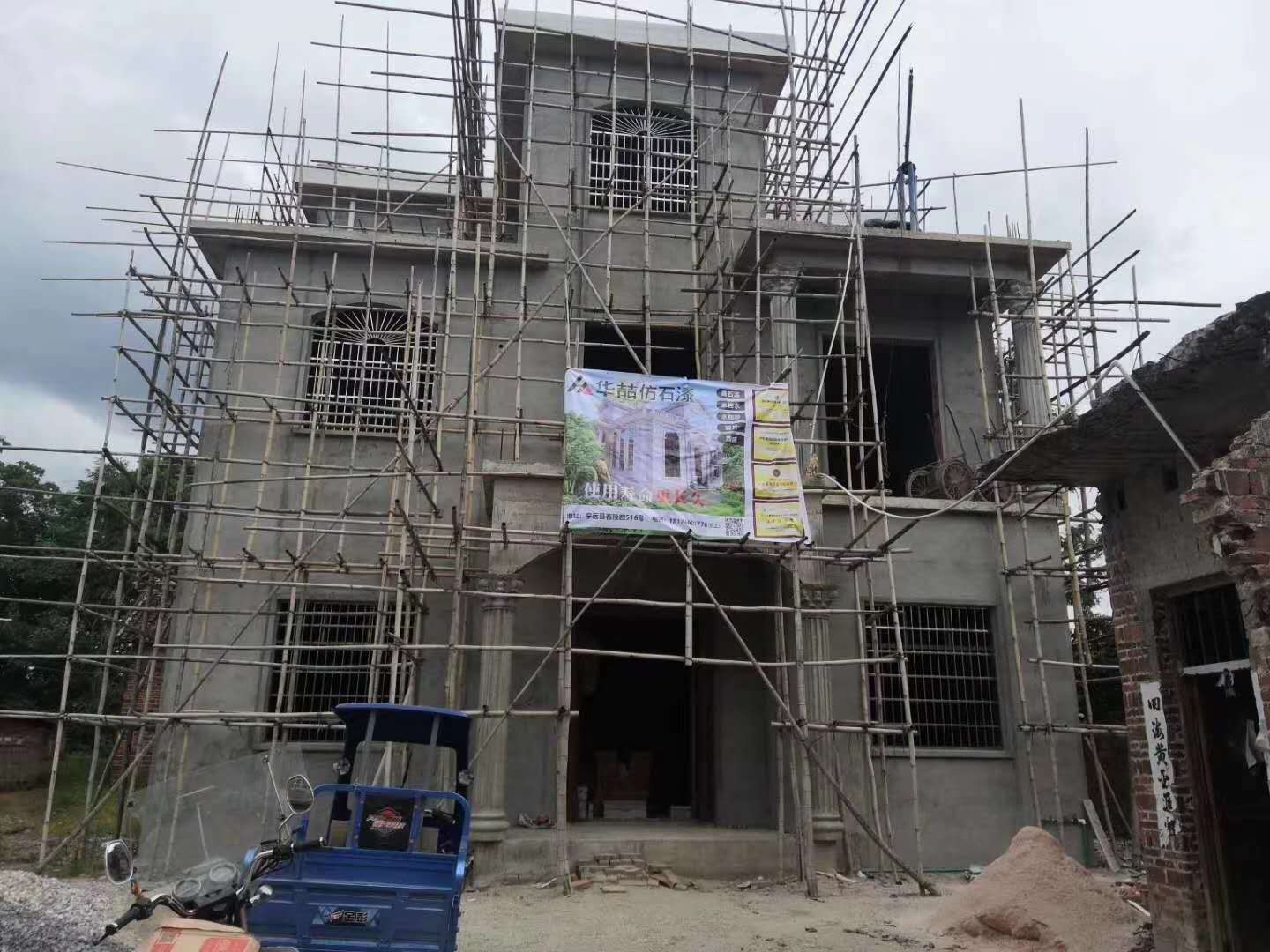 瓷磚外墻翻新仿石漆需要鏟掉瓷磚嗎？