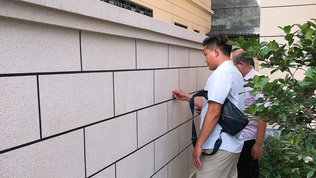 仿石漆的罩面漆施工幾遍為宜？